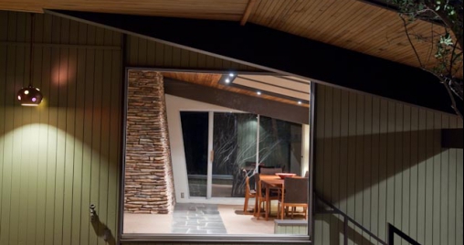 Entry looking to diningroom after